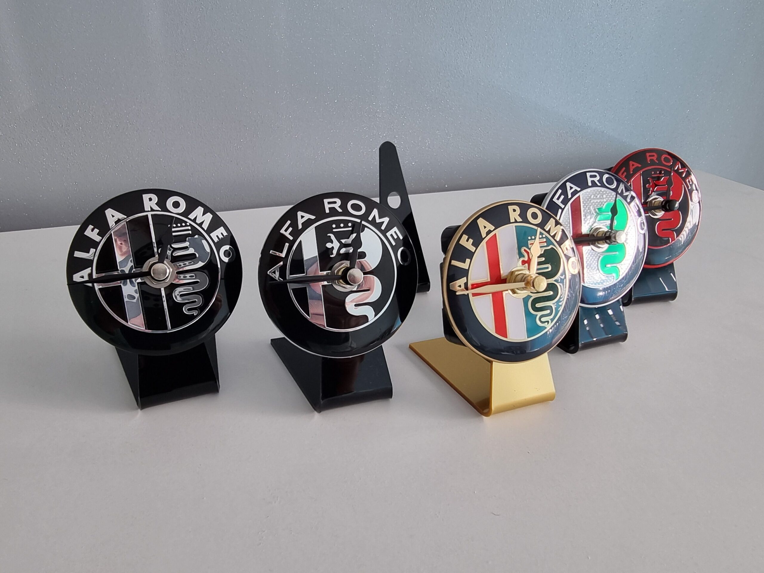 Alfa Romeo Table Top Desk Clock Car Badge & Stand Black Gold Green Red Owners Club Gift - Image 4