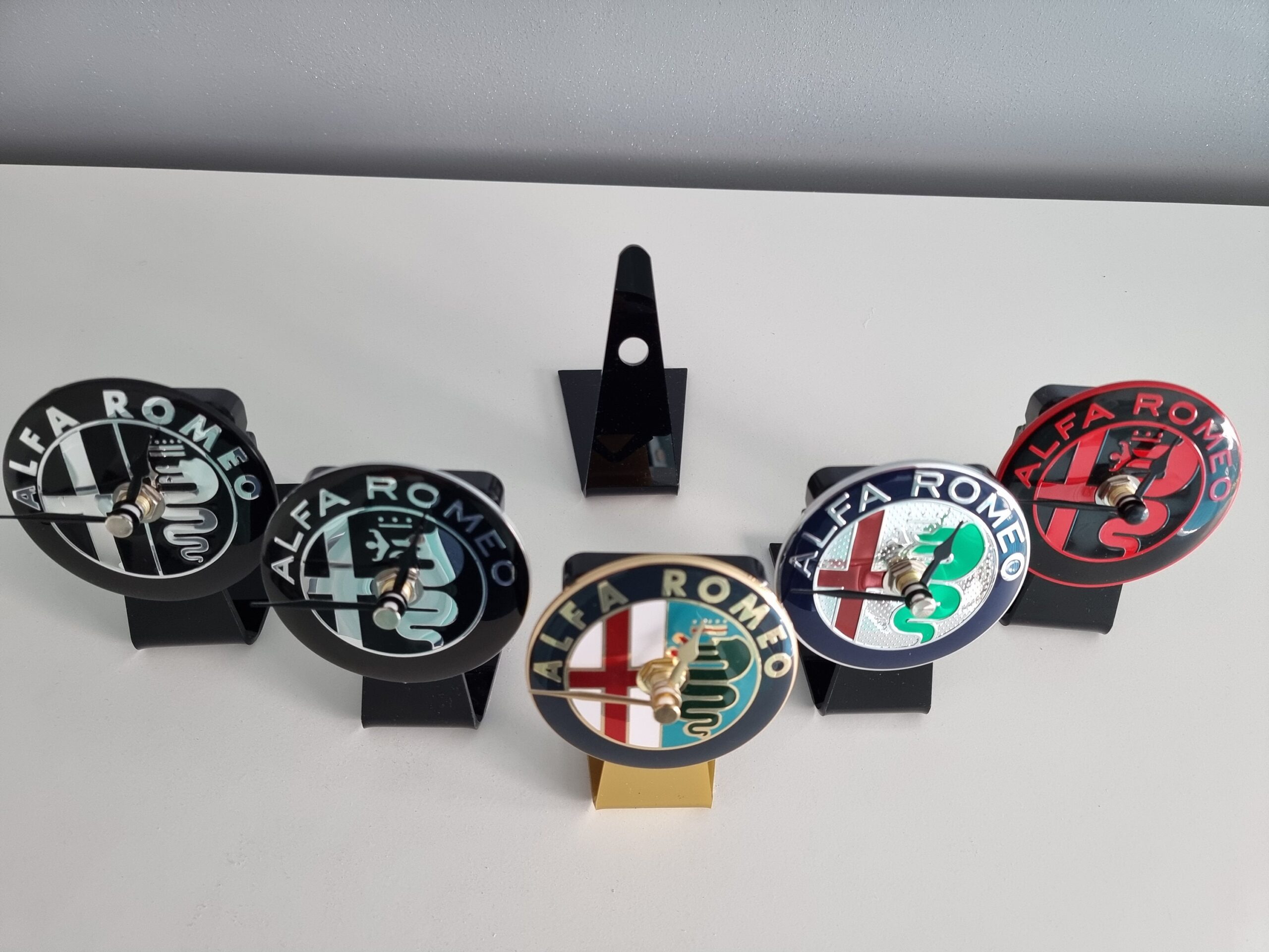 Alfa Romeo Table Top Desk Clock Car Badge & Stand Black Gold Green Red Owners Club Gift - Image 5
