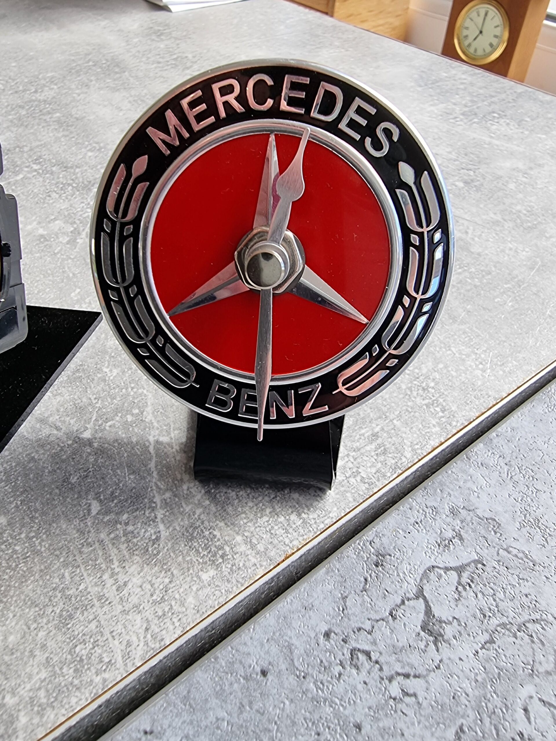 Handmade Mercedes Benz Car Badge Desk Clock: 72mm Quartz Movement - Image 2