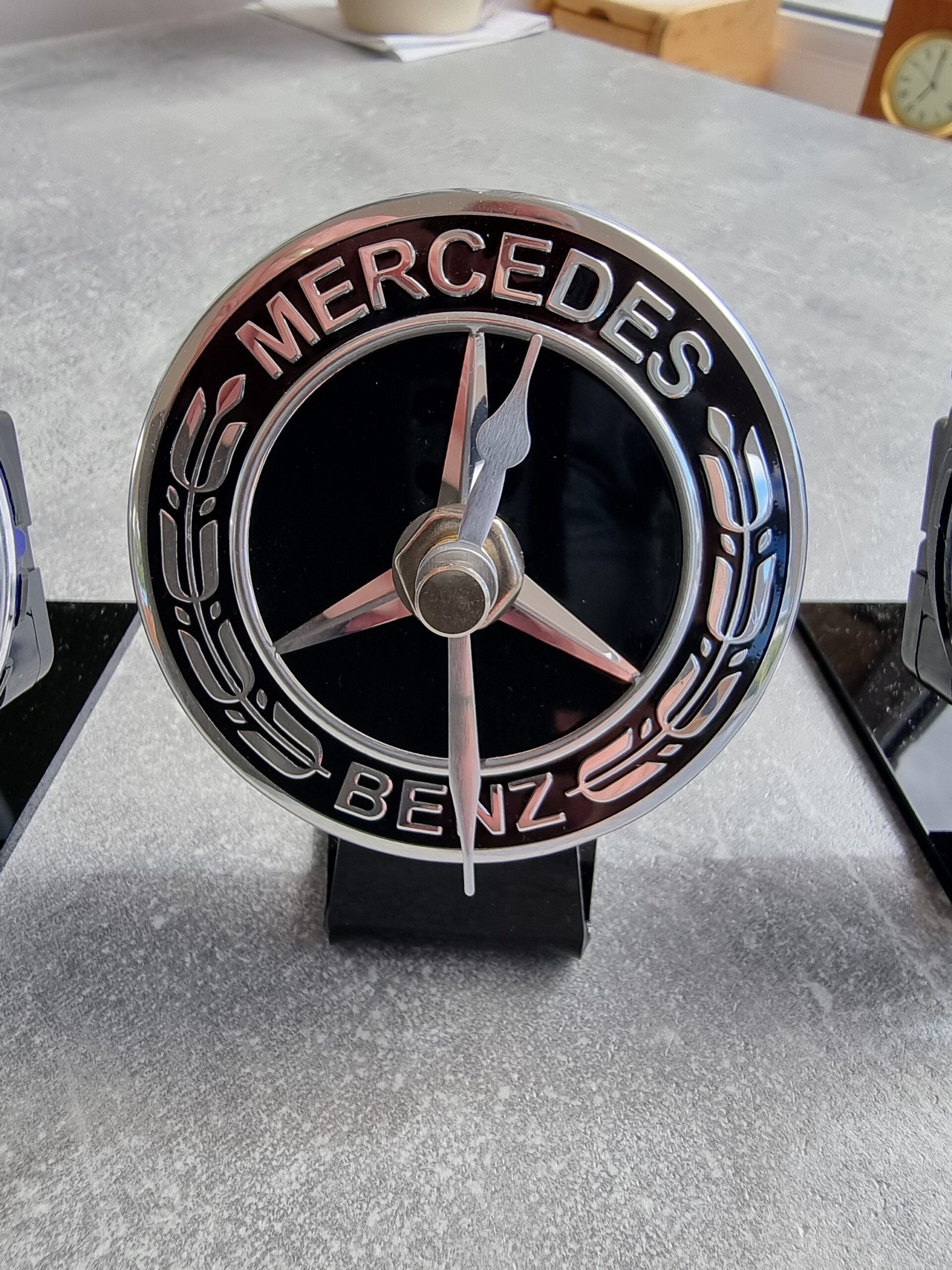 Handmade Mercedes Benz Car Badge Desk Clock: 72mm Quartz Movement - Image 3