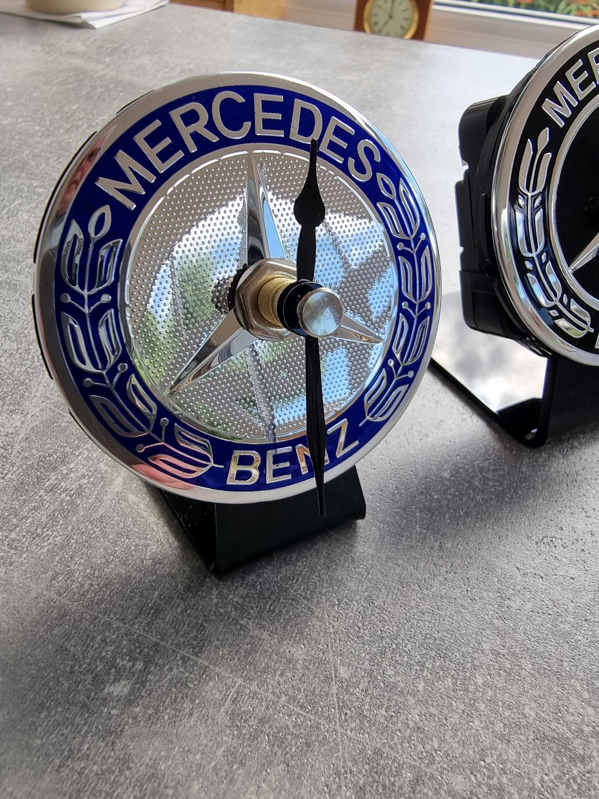 Handmade Mercedes Benz Car Badge Desk Clock: 72mm Quartz Movement - Image 4